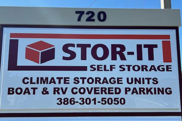 A sign for stor-it self storage.